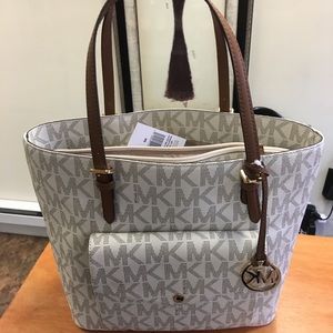 NWT M K   Vanilla large pocket Jet Set Tote